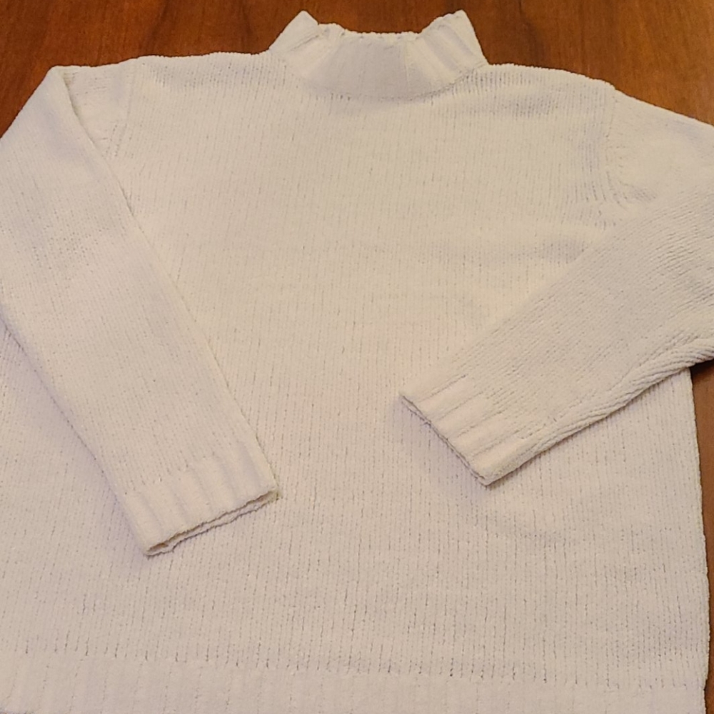 Beige/white sweater
